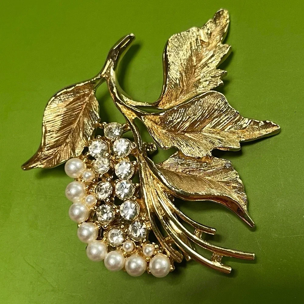 Vintage Gerry's Grapes & Leaves Brooch 1960s Rhinestone Goldtone Pin